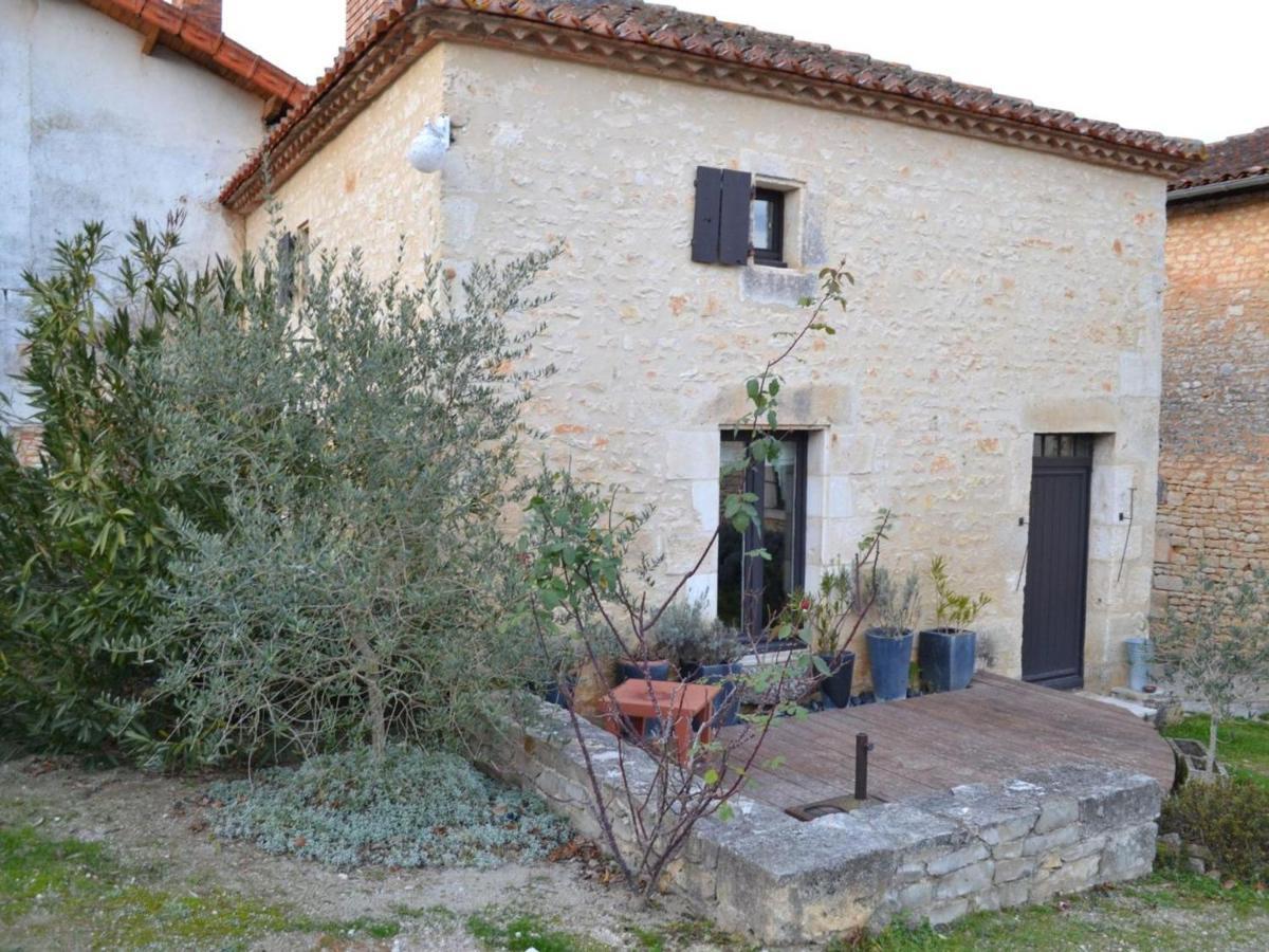 Gite Authentique Avec Cheminee, Terrasse Et Wifi En Charente - Fr-1-653-119 Villa Rivieres  Kültér fotó