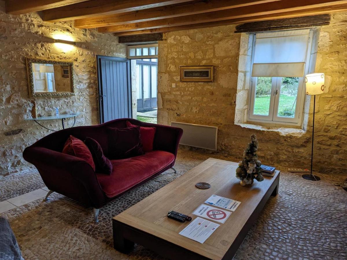 Gite Authentique Avec Cheminee, Terrasse Et Wifi En Charente - Fr-1-653-119 Villa Rivieres  Kültér fotó